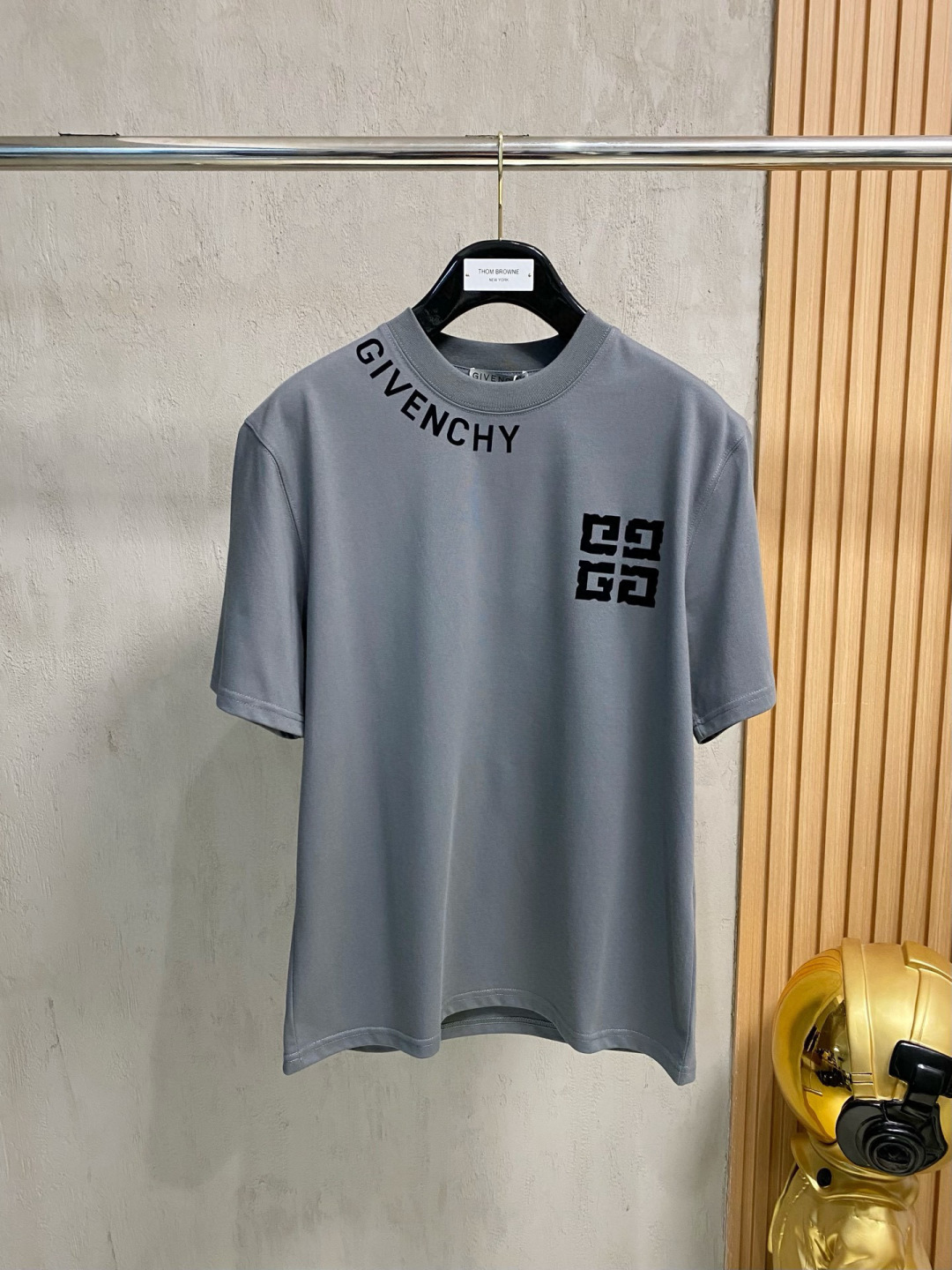 NO:757127,give/Givenchy 2026 spring and summer new products, complete with three standards, pure cotton round neck short-sleeved T-shirt, good product does not need to be introduced too much, look at the details, counter size M-XXXL / recommended L,,givenchy,givenchy,T-shirt,tees,t-shirt,19860909give/纪梵希 2026年春夏新品上新 三标齐全 纯棉圆领短袖T恤 好货不用过多介绍 看细节 专柜码数M-XXXL /建议L,,givenchy,givenchy,T-shirt,tees，t-shirt,,Men's clothing