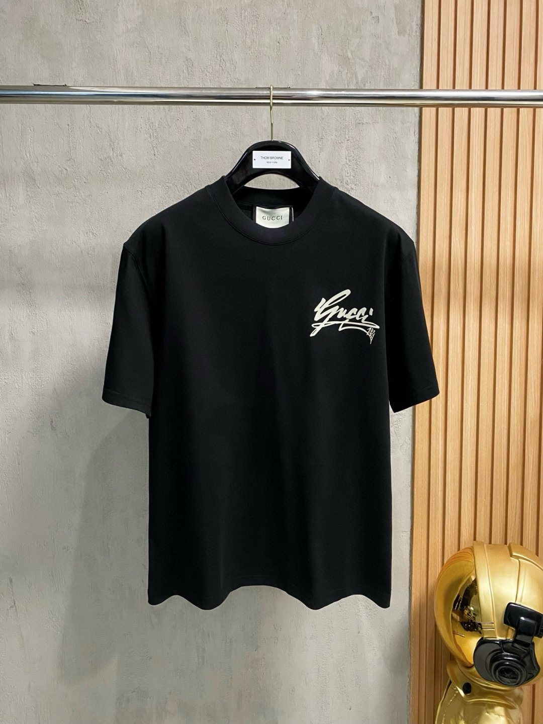 NO:428643,Gucci/Gucci New products for spring and summer 2025 are available in new products, complete three standards, pure cotton round neck short-sleeved T-shirt. Don’t need to introduce too much good products. Look at the details. Counter code M-XXXL 175/Suggestions L,,gucci, T-shirt,tees, t-shirt,alexander wang19860909Gucci/古奇 2025年春夏新品上新 三标齐全 纯棉圆领短袖T恤 好货不用过多介绍 看细节 专柜码数M-XXXL 175/建议L,,gucci,T-shirt,tees，t-shirt,alexander wang,Men's clothing