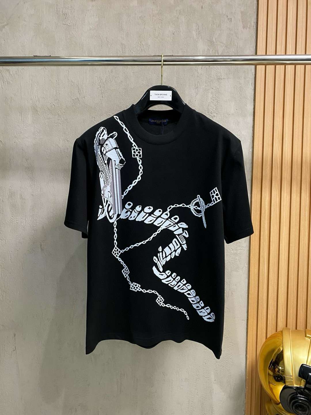 NO:428651,LV/Louis Vuitton 2025 new spring and summer products are available in new products, complete three standards, pure cotton round neck short-sleeved T-shirt, no need to introduce too much good products, look at the details, counter code M-XXXL 175/Suggestions,,louis vuitton,louis vuitton,T-shirt,tees,t-shirt,alexander wang19860909LV/路易威登 2025年春夏新品上新 三标齐全 纯棉圆领短袖T恤 好货不用过多介绍 看细节 专柜码数M-XXXL 175/建议L,,louis vuitton,louis vuitton,T-shirt,tees，t-shirt,alexander wang,Men's clothing