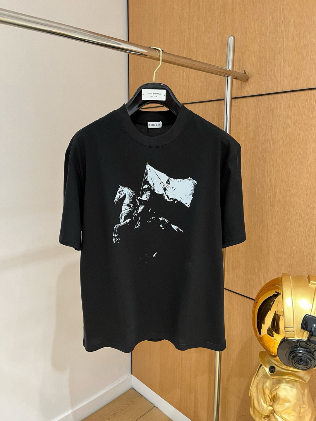 NO:423034,Burberry/Burberry 2025 Spring and Summer New Products, Complete Three Standards, 260g Round Neck Pure Cotton Short-Sleeve T-shirt, Don’t need to introduce too much good products, look at the details, Counter Code M-XXXL 175/Suggestions, burberry, burberry, T-shirt, tees, t-shirt, alexander wang19860909Burberry/巴宝莉 2025春夏新品 三标齐全 260克圆领纯棉短袖T恤 好货不用过多介绍 看细节 专柜码数M-XXXL 175/建议L,,burberry,burberry,T-shirt,tees，t-shirt,alexander wang,Men's clothing