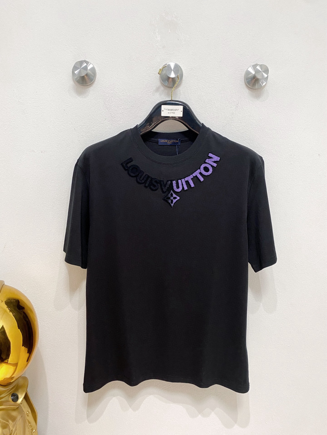 NO:503090,LV/Louis Vuitton 2025 new spring and summer products are available in new products, complete three standards, mercerized cotton round neck short-sleeved T-shirt, don’t need to introduce too much good products, look at the details, counter code M-XXXL /140 suggestions, L,,,louis vuitton,louis vuitton,T-shirt,tees,t-shirt,alexander wang19860909LV/路易威登 2025年春夏新品上新 三标齐全 丝光棉圆领短袖T恤 好货不用过多介绍 看细节 专柜码数M-XXXL /140建议L,,,louis vuitton,louis vuitton,T-shirt,tees，t-shirt,alexander wang,Men's clothing