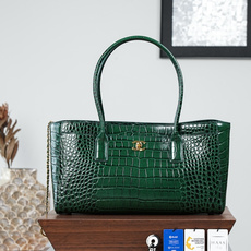 𝗖𝗛𝗔𝗡𝗘𝗟 𝟮𝟲𝘀 𝗖𝗲𝗿𝗳 𝗧𝗼𝘁𝗲 鳄鱼压纹小号 高鉴版实拍🌍櫃台原裝C画册/一包一碼 雙牌身份/联檢供應藍牌标识 𝗖𝗛𝗔𝗡𝗘𝗟 𝟮𝟲𝘀 𝗖𝗲𝗿𝗳 𝗧𝗼𝘁𝗲 鳄鱼压纹小号 高鉴版实拍🌍櫃台原裝C画册/一包一碼 雙牌身份/联檢供應藍牌标识