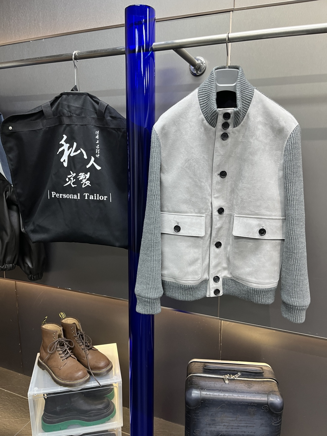 NO:638040,Model No. AG23151 Wool knitted leather jacket perfectly combines warmth and style, becoming a must-have item for your spring wardrobe. Warm wool meets soft leather, creating a unique fashion spark. Material wool knit + imported mixed sheep suede leather Regular jacket size 48-56 (customized special size, larger modifications are required), men's clothing, jackets & coats, alexander wang19860909款号AG23151 羊毛针织拼皮夹克,将温暖与风格完美结合,成为你春日衣橱的必备单品.温暖的羊毛与柔软皮质相遇,碰撞出独特的时尚火花. 材质羊毛针织+进口混种羊反绒皮 版型常规夹克 尺码48-56（定制特殊尺码,加大修改需要加）,男装,jackets & coats,alexander wang,Women's clothing