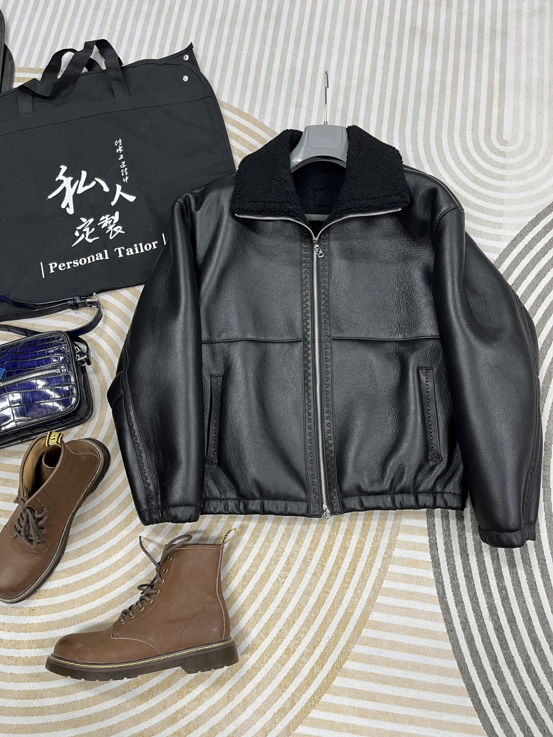 NO:638060,Fendi fur integrated, new product debut!  Model number19860909Fendi皮毛一体,新品首发！ 款号XK36836 美利奴羊毛皮毛一体,时尚保暖一体,F标志压纹标签. 版型宽松 尺码48-56 颜色灰蓝,黑色 版型落肩,芬迪-服装,fendi,fendi, ,Women's clothing