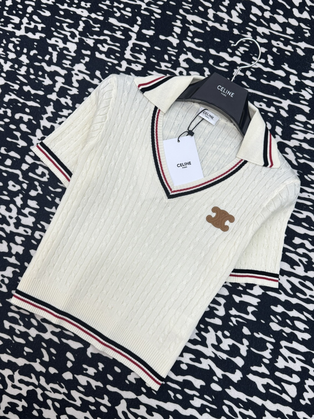 NO:331872,Celine's new model, breathable fabric, logo design embellishment!  High-end atmosphere on the upper body. Number of codes//, celine, alexander wang19860909Celine 新款 面料透气 logo设计修饰点缀！上身高级氛围感 码数//,,celine,alexander wang,Women's clothing