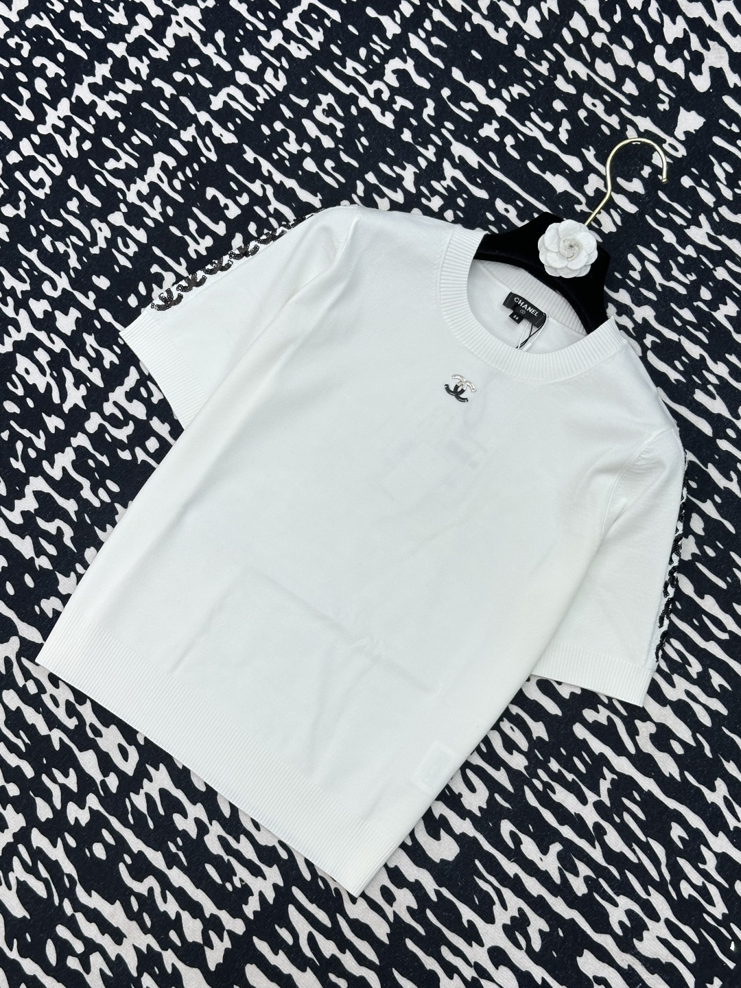 NO:335644,CHANEL new style cuff logo beads, logo pattern embellishment and modification, upper body slim and fashionable, size //, chanel, alexander wang19860909CHANEL 新款 袖口logo珠片 logo图案点缀修饰 上身顯瘦時尚 码数//,,chanel,alexander wang,Women's clothing