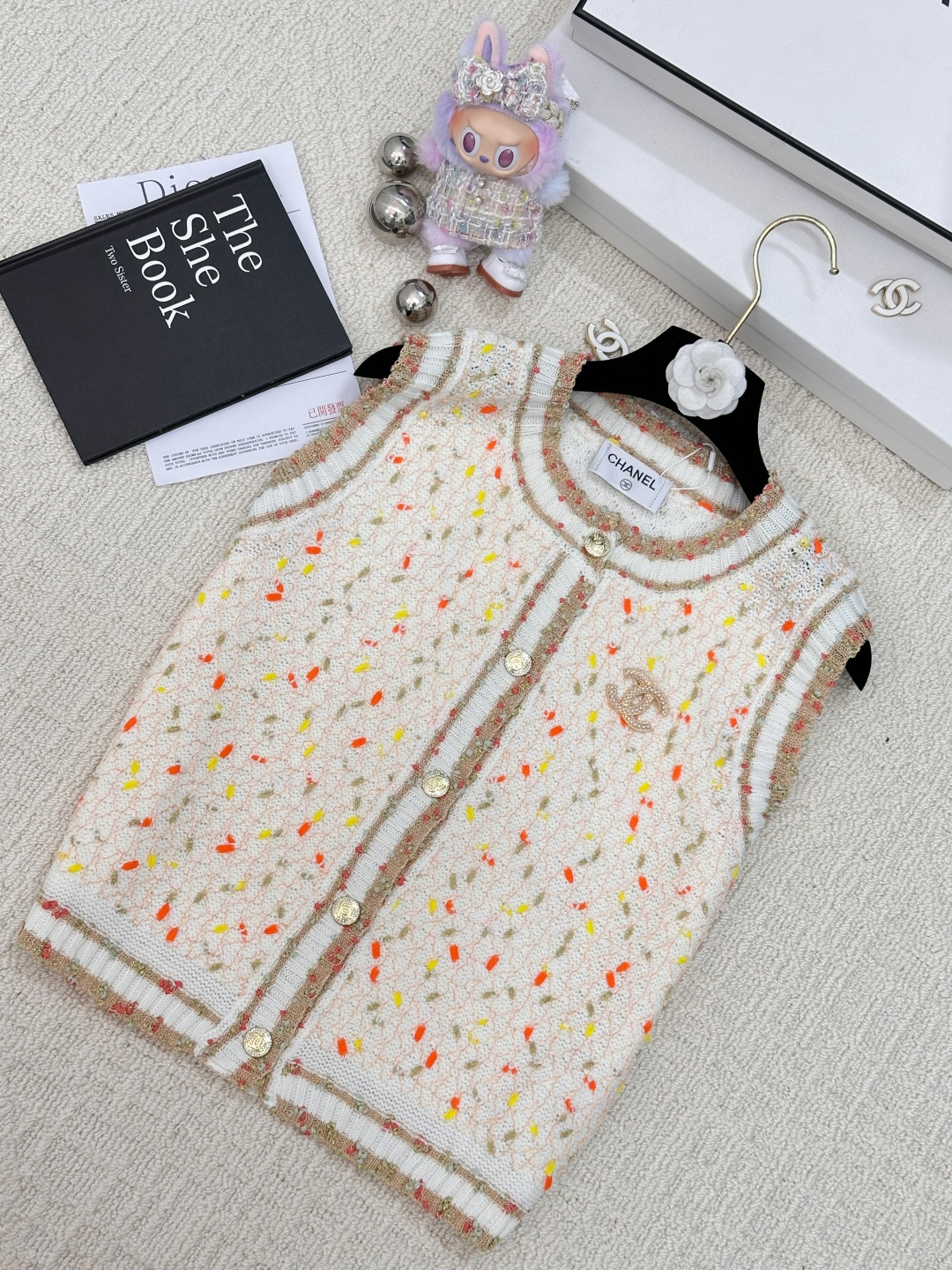 NO:438845,New vest cardigan fabric breathable logo pattern embellishment and high-end atmosphere on the upper body. Code //,,alexander wang19860909新款 背心开衫款面料透气 logo图案修饰点缀 上身高级氛围感 碼 //,,alexander wang,Women's clothing