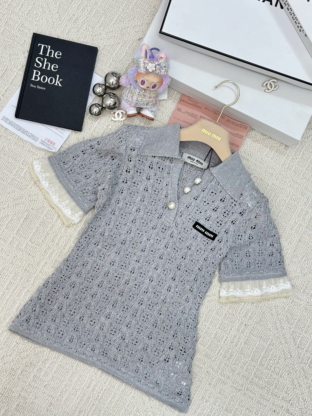 NO:442231,Spliced ​​cuffs lace short sleeves Tops Decorated and embellished, high-end fashion on the upper body Color //,,T-shirt,alexander wang19860909拼接袖口花边短袖 上衣 修饰点缀 上身高級時尚 色 //,,T-shirt,alexander wang,Women's clothing