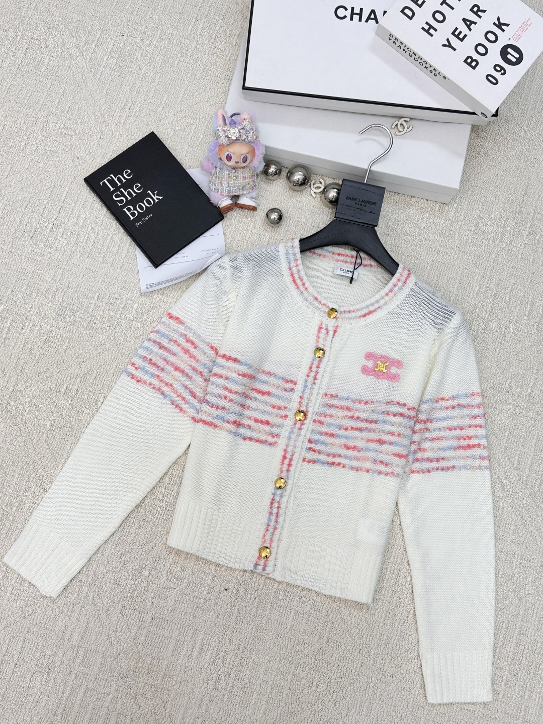 NO:442326,Celine new style knitted cardigan logo pattern embellishment and high-end atmosphere on the upper body //, celine, alexander wang19860909Celine 新款 编织开衫logo图案修饰点缀 上身高级氛围感 //,,celine,alexander wang,Women's clothing