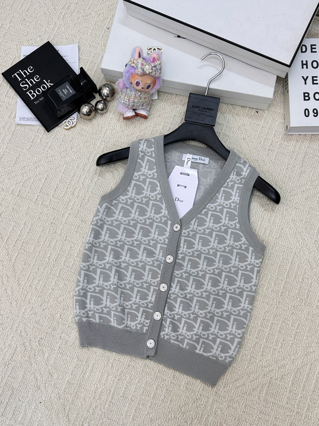 NO:456106,New style gray full-print vest pattern embellishment and decoration, slim and fashionable upper body 1 color code //,,alexander wang19860909新款 灰色满印背心 图案点缀修饰 上身顯瘦時尚 1色碼 //,,alexander wang,Women's clothing