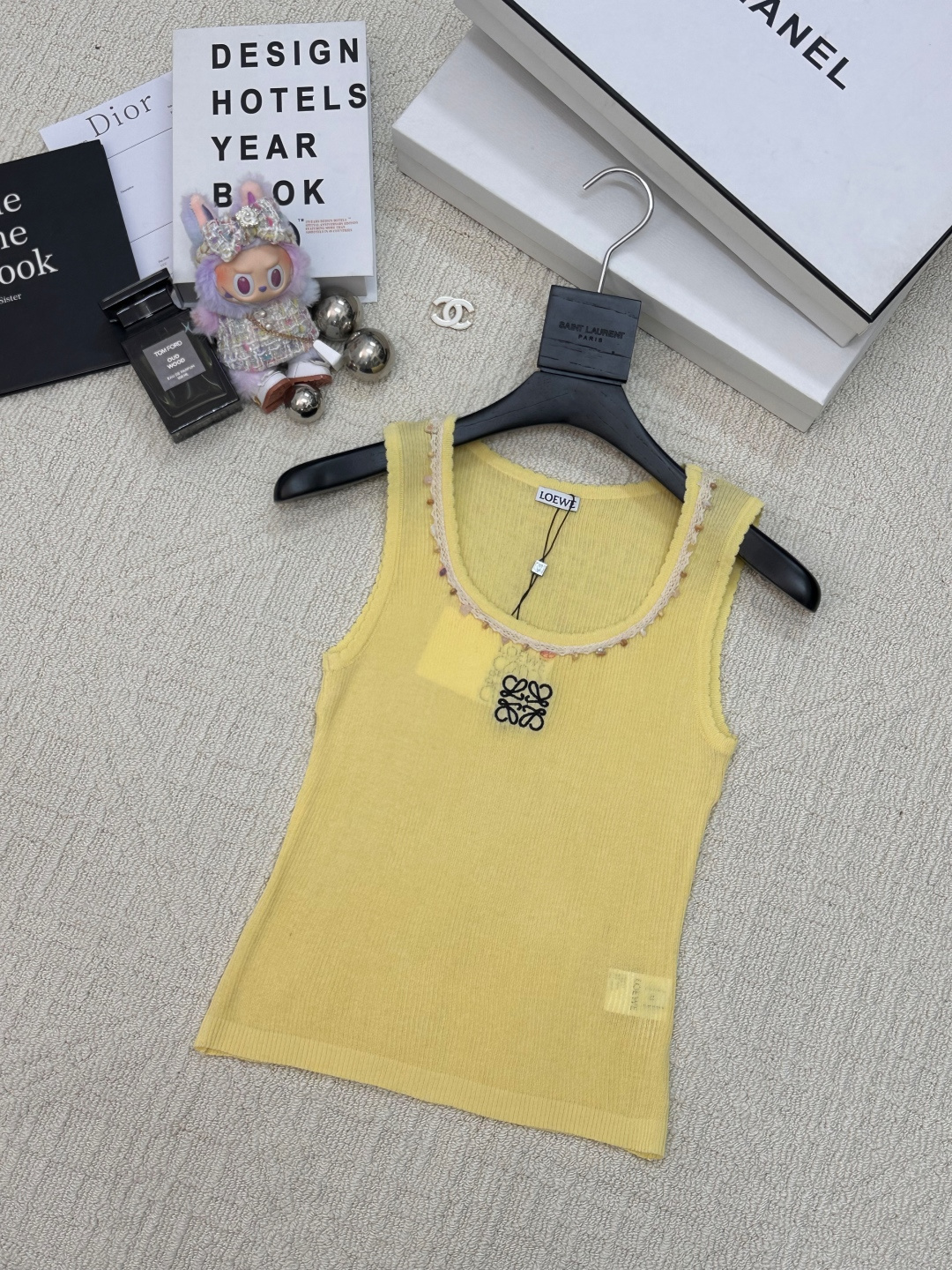 NO:456130,Loewe new summer vest logo pattern embellishment series shipment high-end atmosphere 3 color code //,,loewe,alexander wang19860909Loewe 新款 夏日背心款 logo图案修饰点缀 系列款出货 上身高级氛围感 3色碼 //,,loewe,alexander wang,Women's clothing