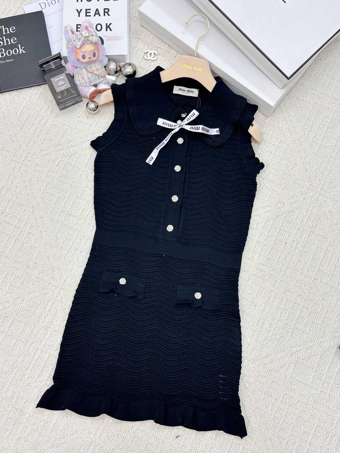 NO:456089,New style small fragrant style polo collar dress logo pattern embellishment series shipment high-end atmosphere 2 color code //,, skirts, alexander wang19860909新款 小香风polo领连衣裙 logo图案修饰点缀 系列款出货 上身高级氛围感 2色碼 //,,skirts,alexander wang,Women's clothing