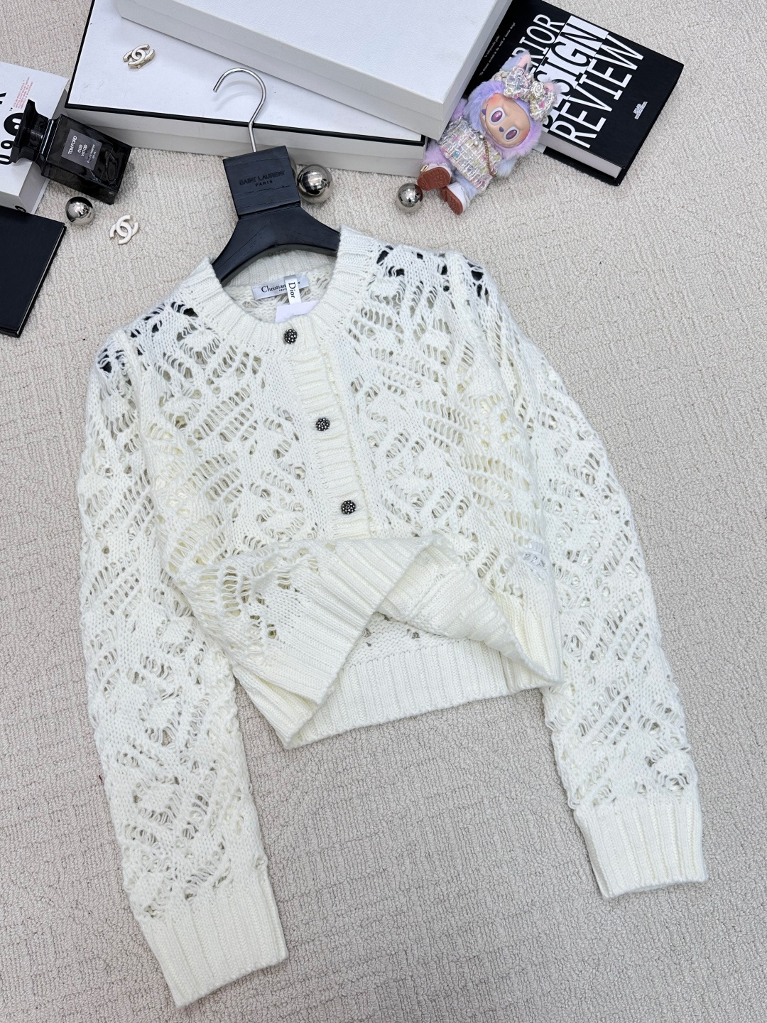 𝐃𝐢𝐨𝐫 𝟐𝟓秋冬新款 镂空圆领针织开衫款 logo图案修饰点缀 系列款出货 上身高级氛围感🈵️🈵️ 1