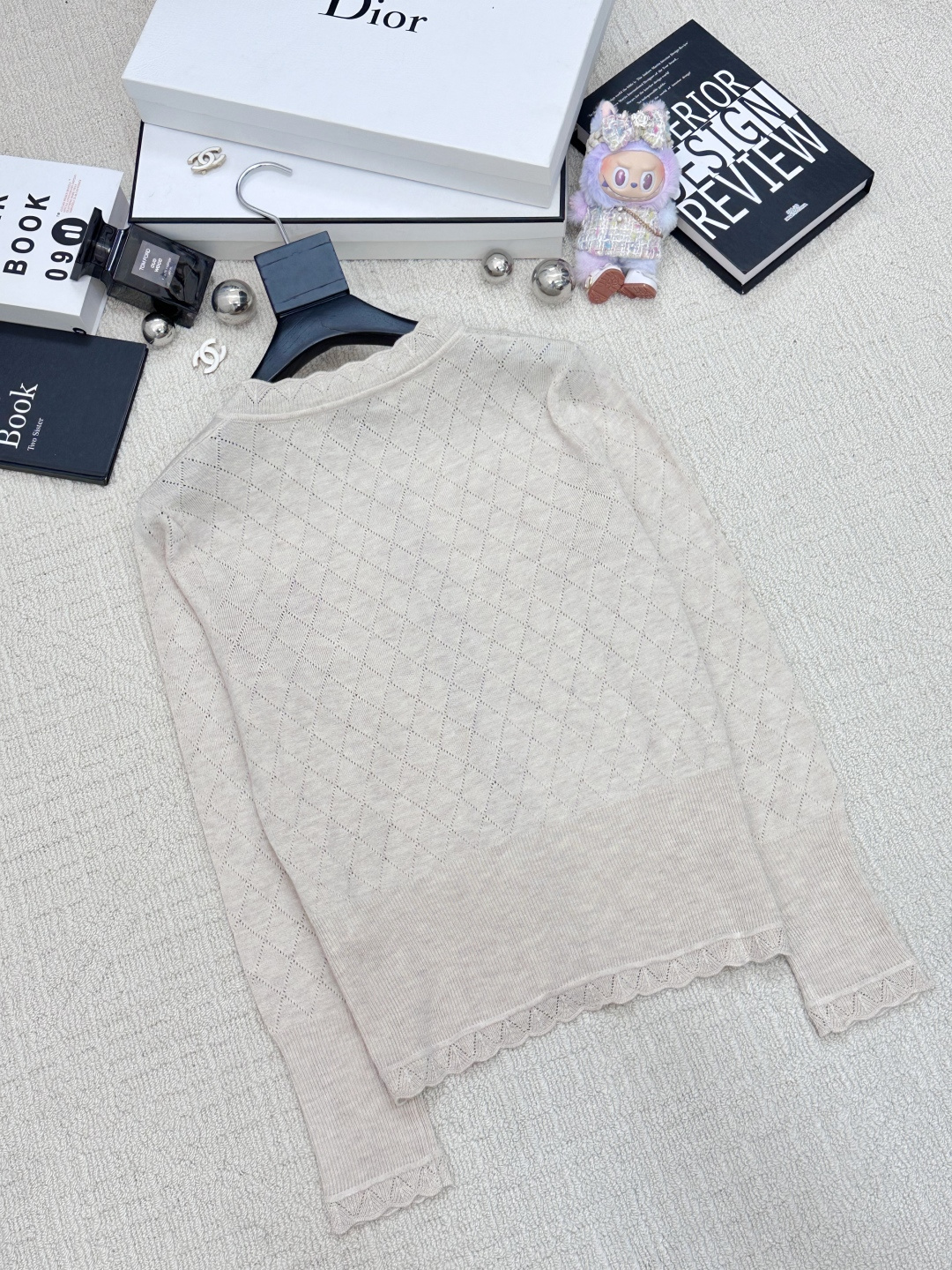 𝐕𝐢𝐕𝐢𝐞𝐧𝐧𝐞 𝐖𝐞𝐬𝐭𝐰𝐨𝐨𝐝🪐𝟐𝟓秋冬新款 镂空圆领针织开衫 logo图案修饰点缀 系列款出货 上