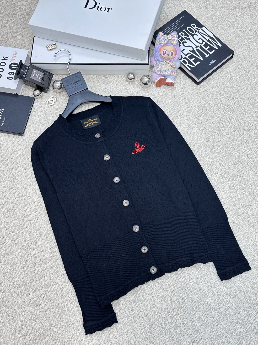 NO:548763,New autumn and winter styles, hollow round neck knitted cardigan, logo pattern embellishment, series styles shipped, high-end atmosphere, 3 color codes //,,alexander wang19860909秋冬新款 镂空圆领针织开衫 logo图案修饰点缀 系列款出货 上身高级氛围感 3色碼 //,,alexander wang,Women's clothing