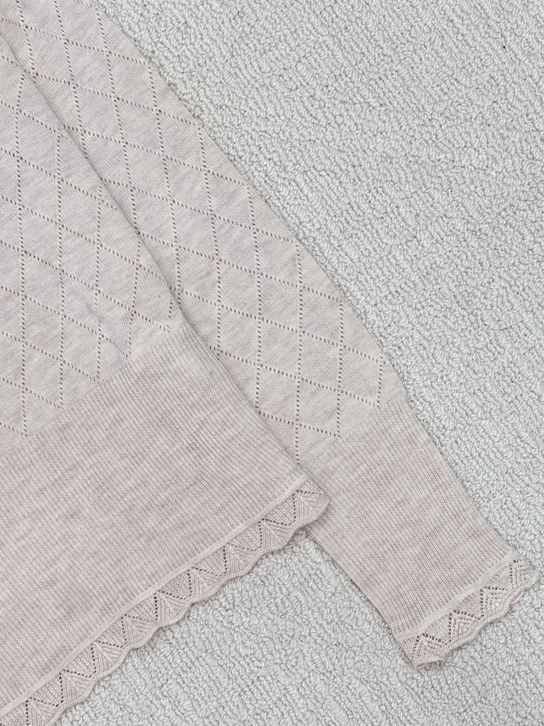 𝐕𝐢𝐕𝐢𝐞𝐧𝐧𝐞 𝐖𝐞𝐬𝐭𝐰𝐨𝐨𝐝🪐𝟐𝟓新款 U领打底衫款 logo图案修饰点缀 系列款出货 上身高级氛