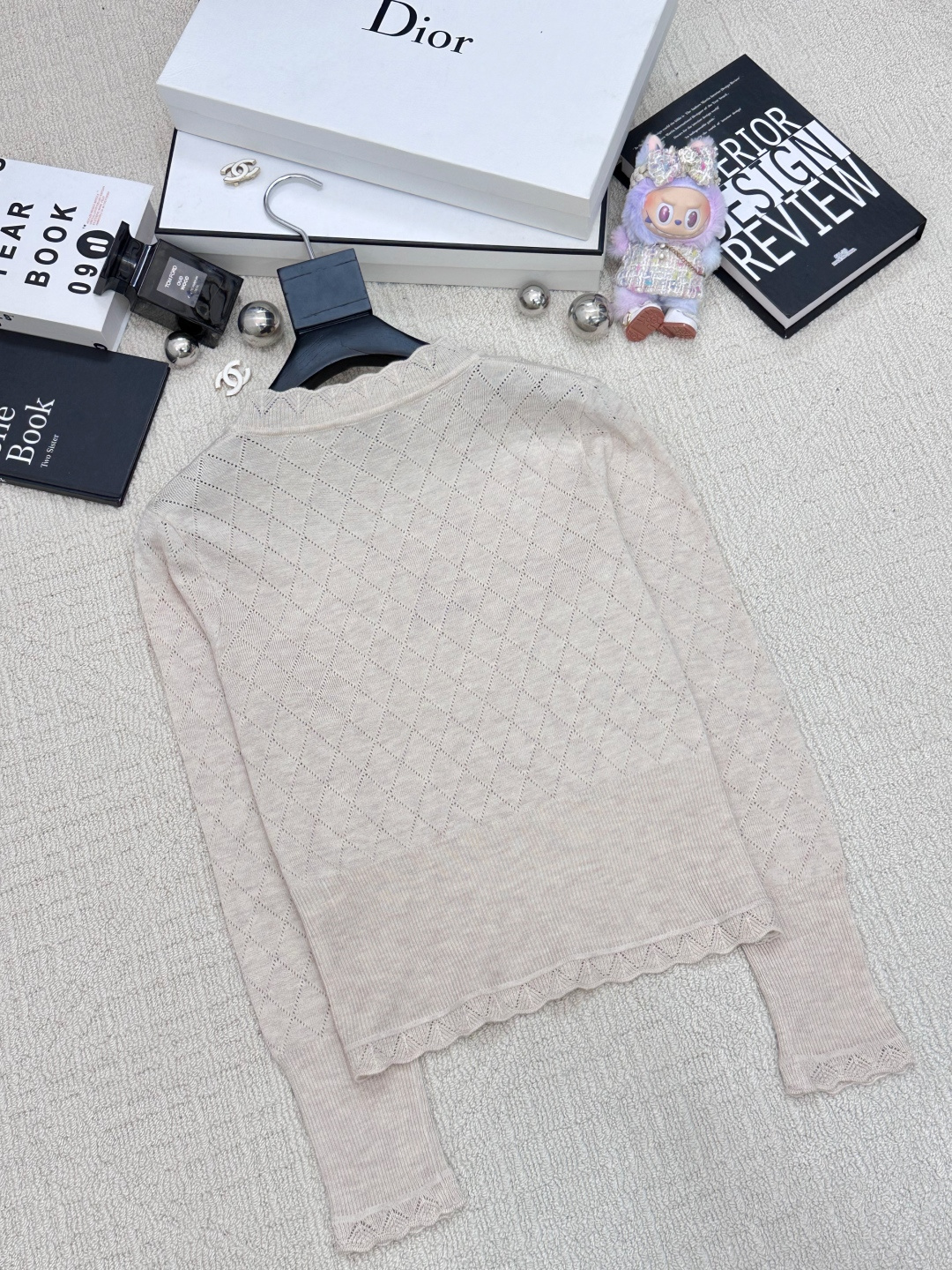 𝐕𝐢𝐕𝐢𝐞𝐧𝐧𝐞 𝐖𝐞𝐬𝐭𝐰𝐨𝐨𝐝🪐𝟐𝟓新款 U领打底衫款 logo图案修饰点缀 系列款出货 上身高级氛