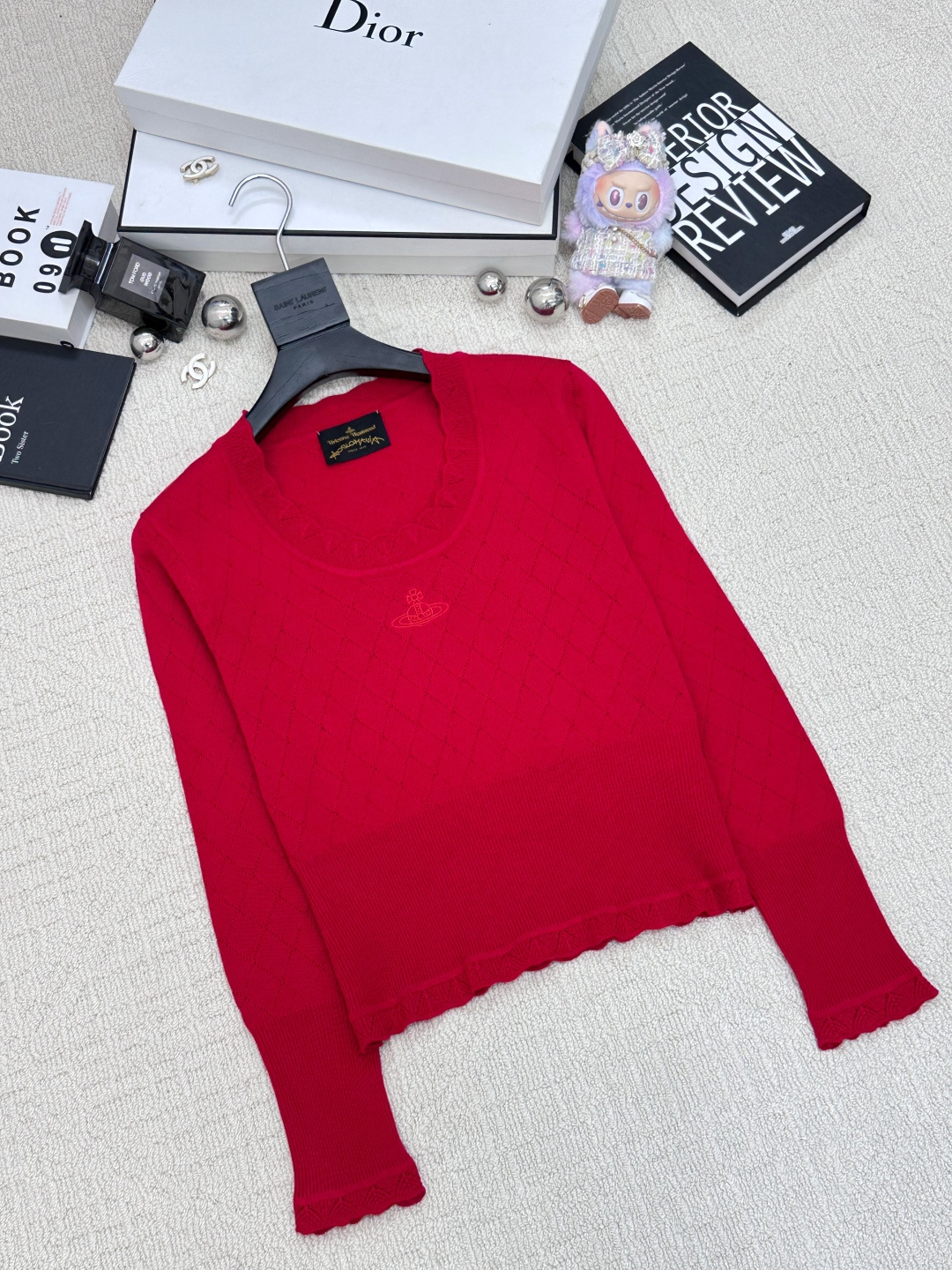 𝐕𝐢𝐕𝐢𝐞𝐧𝐧𝐞 𝐖𝐞𝐬𝐭𝐰𝐨𝐨𝐝🪐𝟐𝟓新款 U领打底衫款 logo图案修饰点缀 系列款出货 上身高级氛