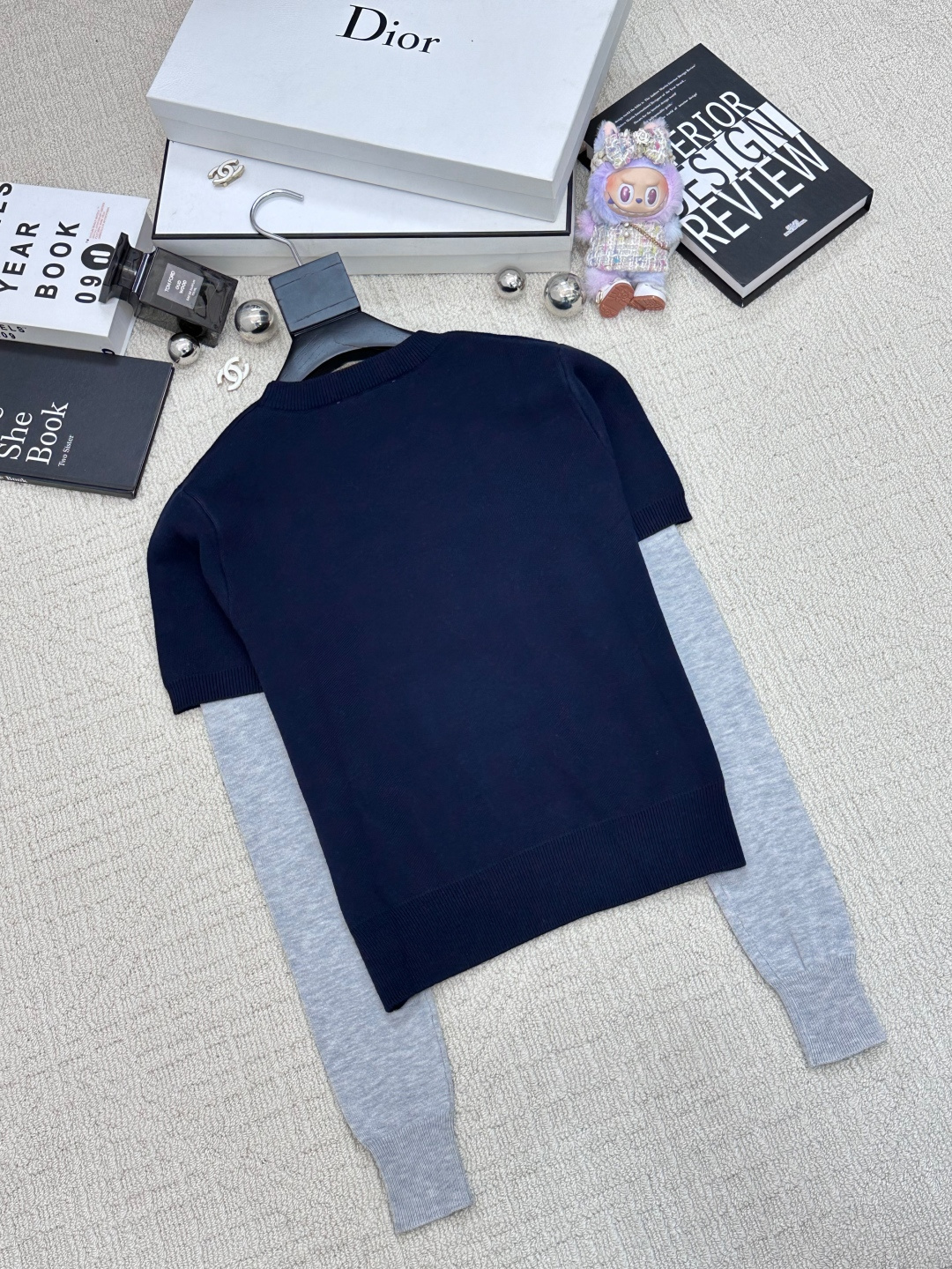 𝐌𝐢𝐮𝐦𝐢𝐮 𝟐𝟓秋冬新款 假两件圆领长袖款 logo图案修饰点缀 系列款出货 上身高级氛围感🈵️🈵️ 