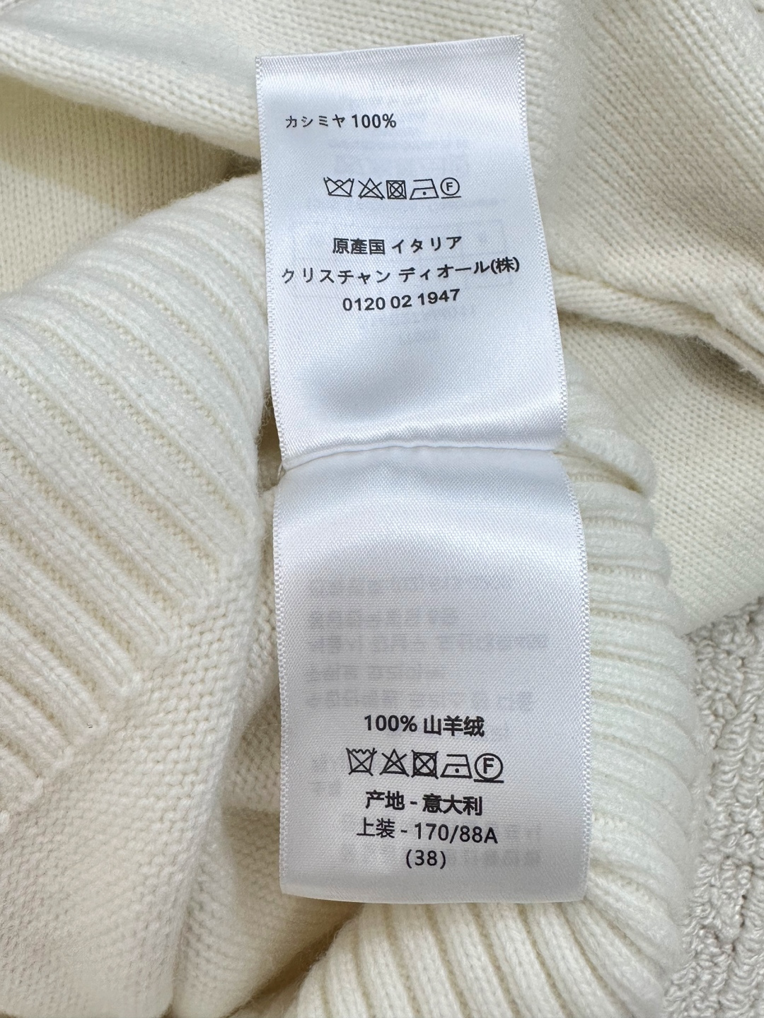 𝐃𝐢𝐨𝐫 𝟐𝟓秋冬新款 简约风条纹圆领套头款 logo图案修饰点缀 系列款出货 上身高级氛围感🈵️🈵️ 