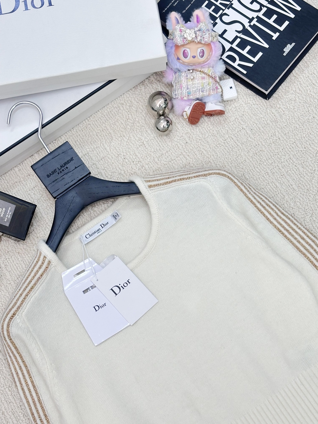 𝐃𝐢𝐨𝐫 𝟐𝟓秋冬新款 简约风条纹圆领套头款 logo图案修饰点缀 系列款出货 上身高级氛围感🈵️🈵️ 