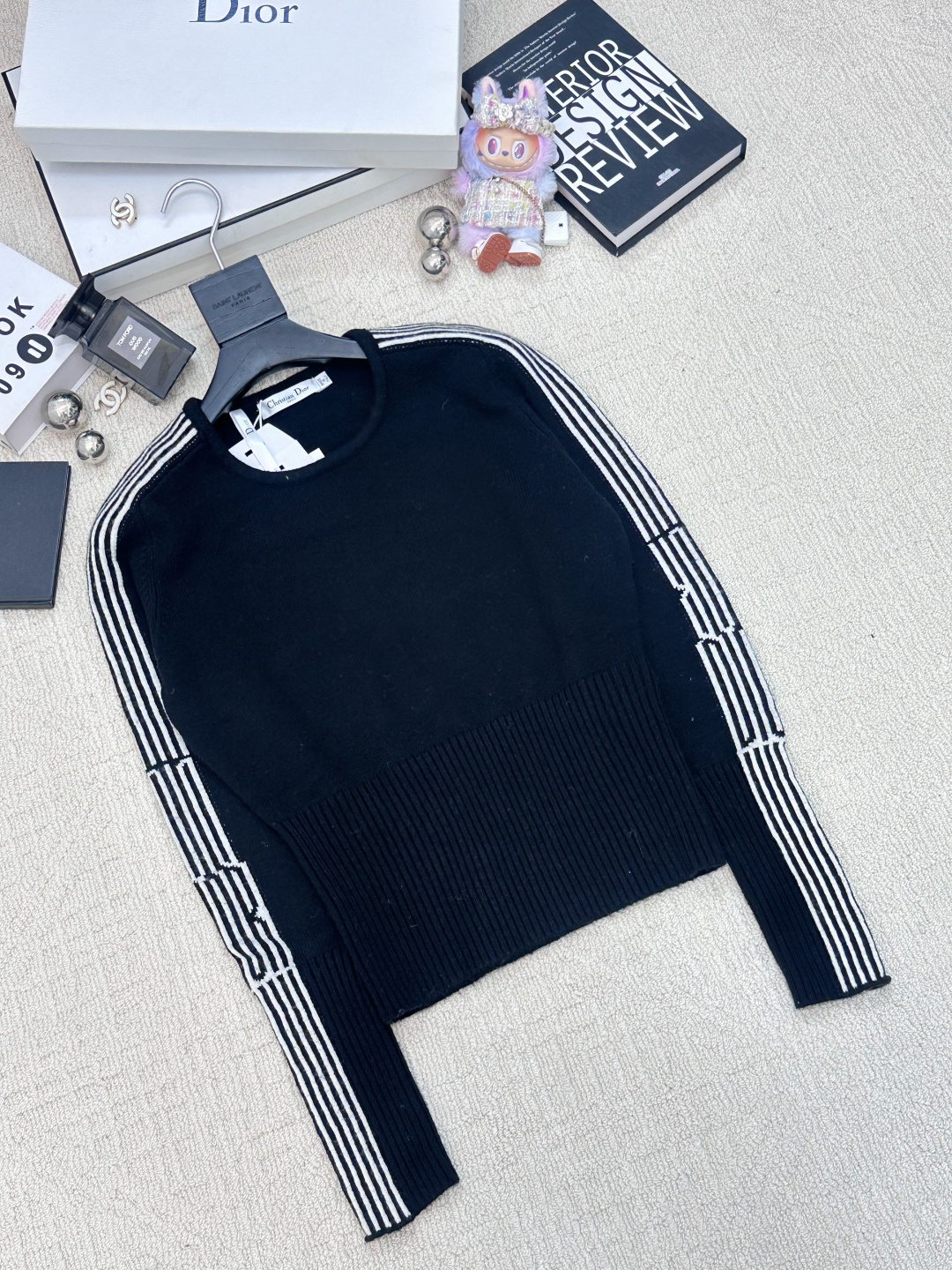 NO:548728,New autumn and winter style simple style striped round neck pullover style logo pattern embellishment series style shipment high-end atmosphere 2 color code //,,alexander wang19860909秋冬新款 简约风条纹圆领套头款 logo图案修饰点缀 系列款出货 上身高级氛围感 2色碼 //,,alexander wang,Women's clothing