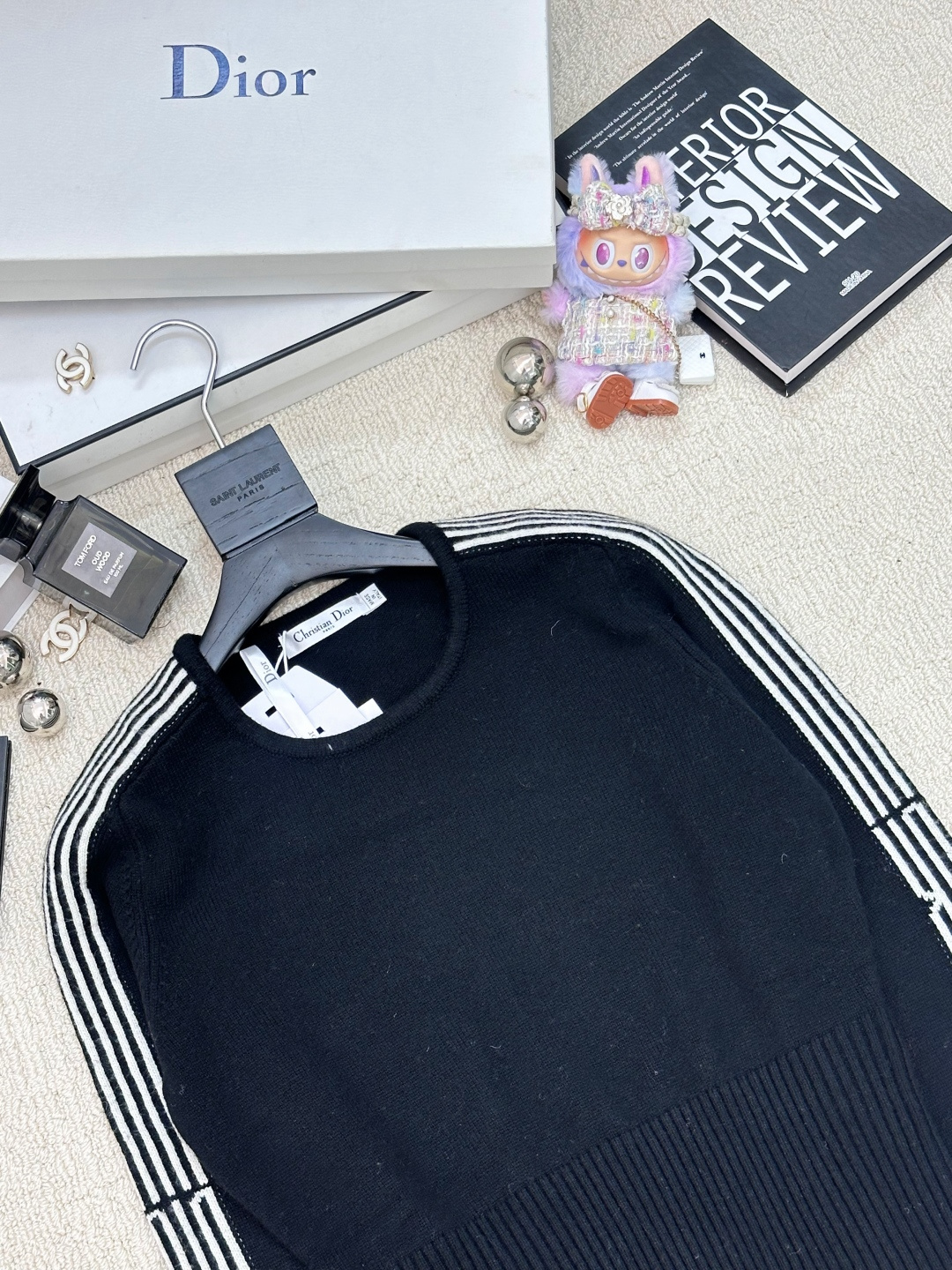 𝐃𝐢𝐨𝐫 𝟐𝟓秋冬新款 简约风条纹圆领套头款 logo图案修饰点缀 系列款出货 上身高级氛围感🈵️🈵️ 