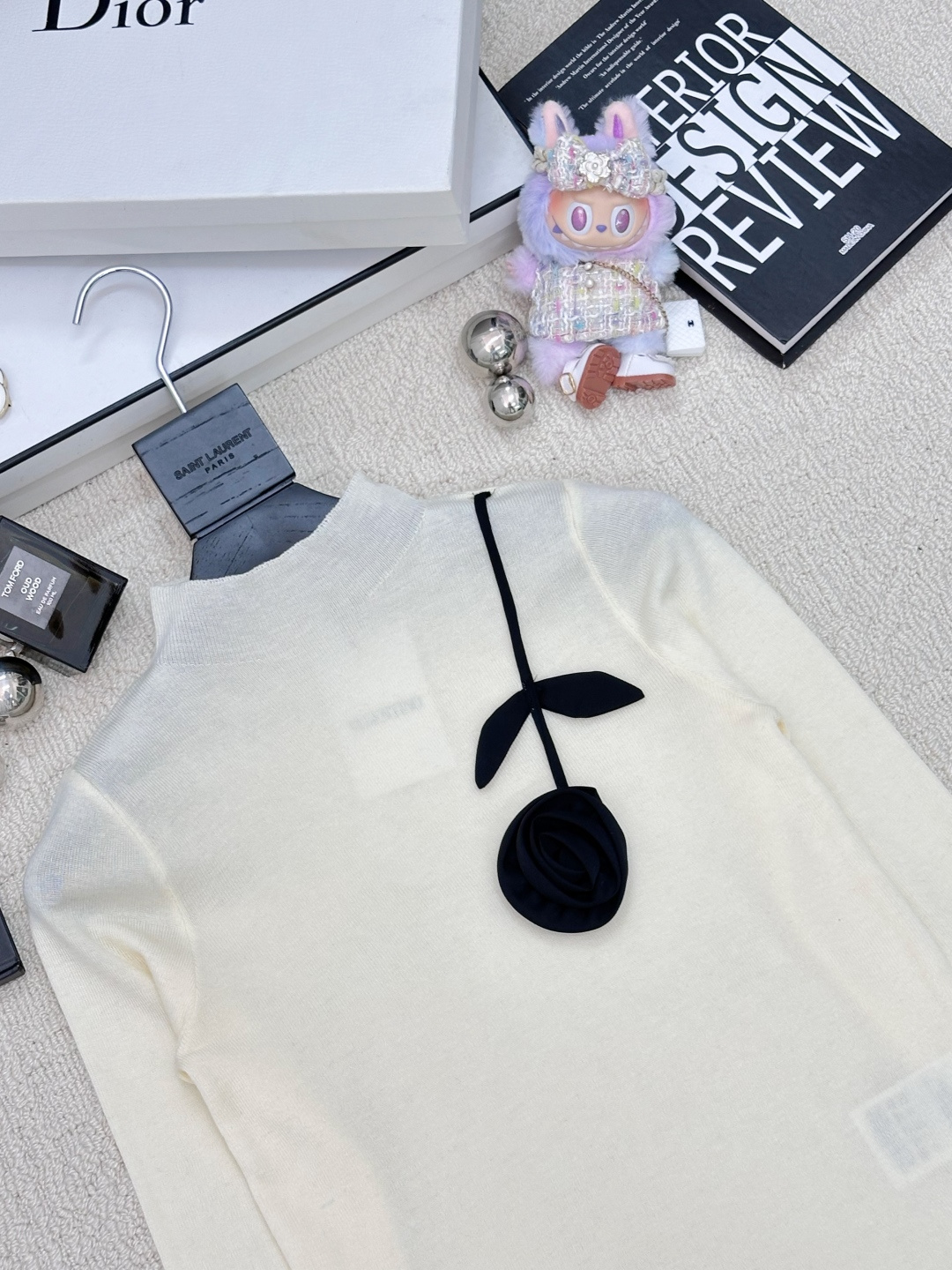 Valentino 𝟐𝟓秋冬新款 立体玫瑰花打底衫款 logo图案修饰点缀 系列款出货 上身高级氛围感🈵