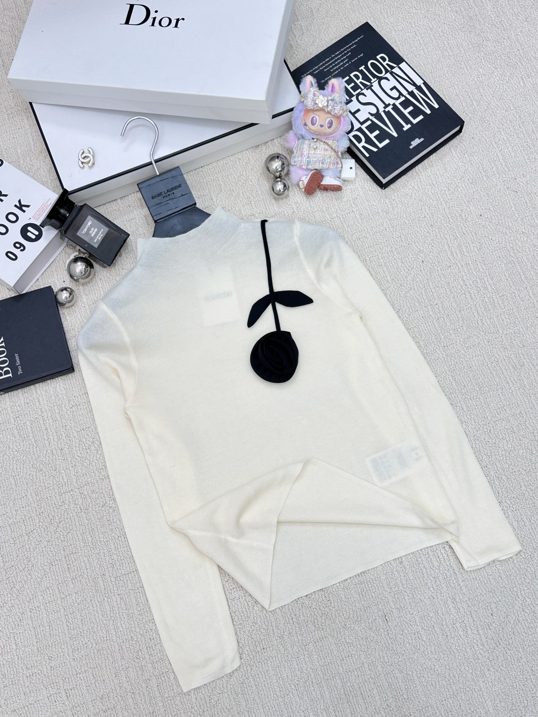 Valentino 𝟐𝟓秋冬新款 立体玫瑰花打底衫款 logo图案修饰点缀 系列款出货 上身高级氛围感🈵