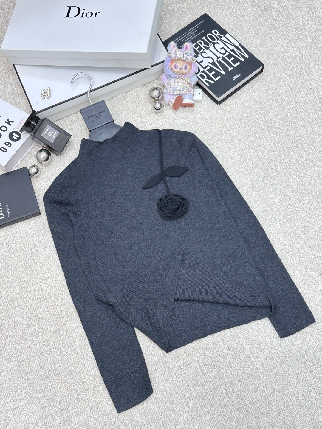 Valentino 𝟐𝟓秋冬新款 立体玫瑰花打底衫款 logo图案修饰点缀 系列款出货 上身高级氛围感🈵