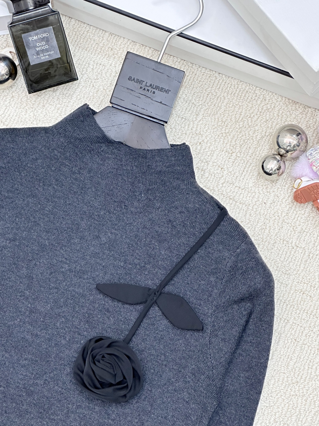 Valentino 𝟐𝟓秋冬新款 立体玫瑰花打底衫款 logo图案修饰点缀 系列款出货 上身高级氛围感🈵