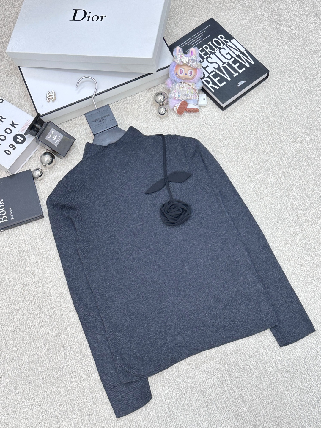 Valentino 𝟐𝟓秋冬新款 立体玫瑰花打底衫款 logo图案修饰点缀 系列款出货 上身高级氛围感🈵