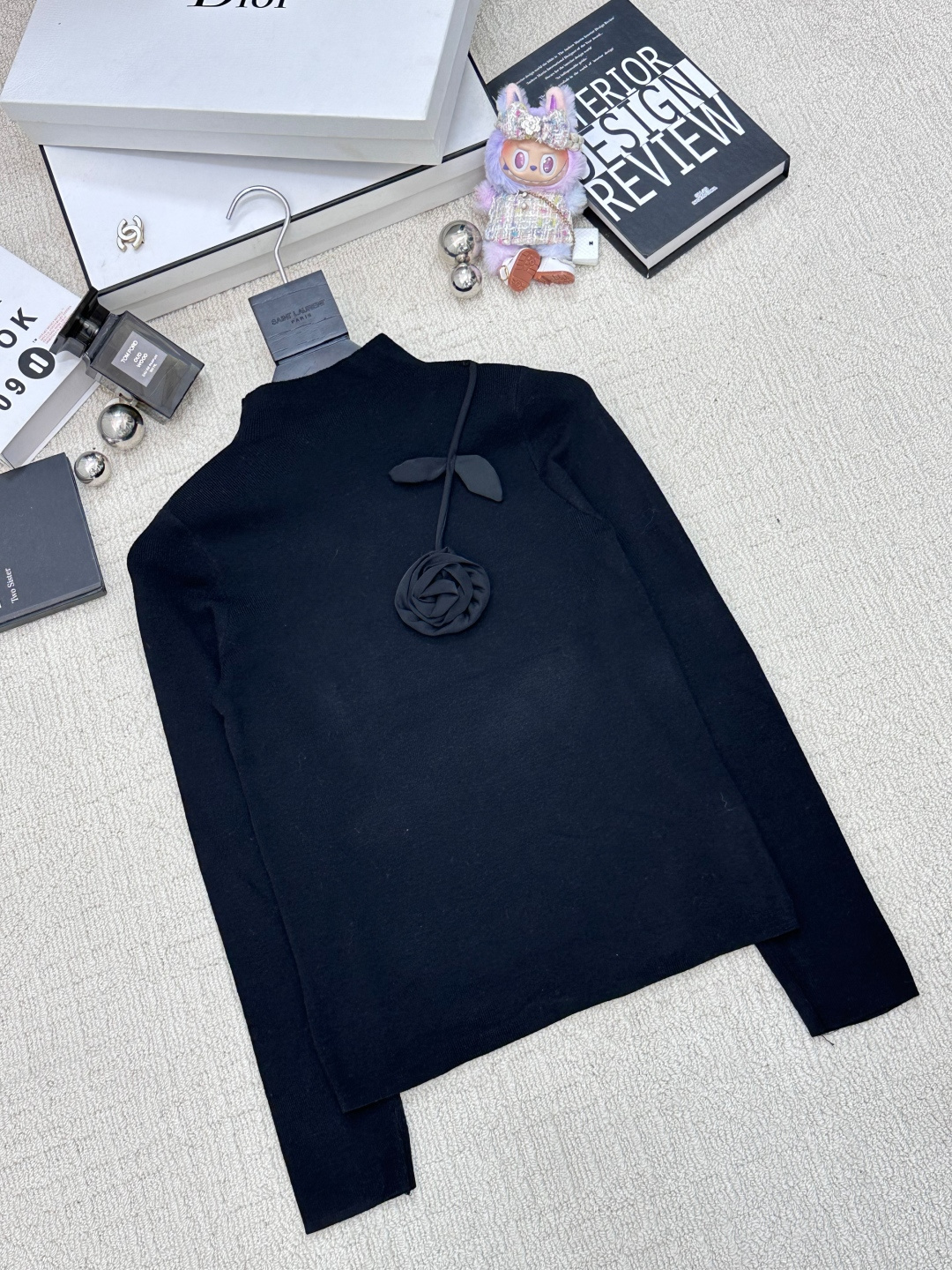 Valentino 𝟐𝟓秋冬新款 立体玫瑰花打底衫款 logo图案修饰点缀 系列款出货 上身高级氛围感🈵