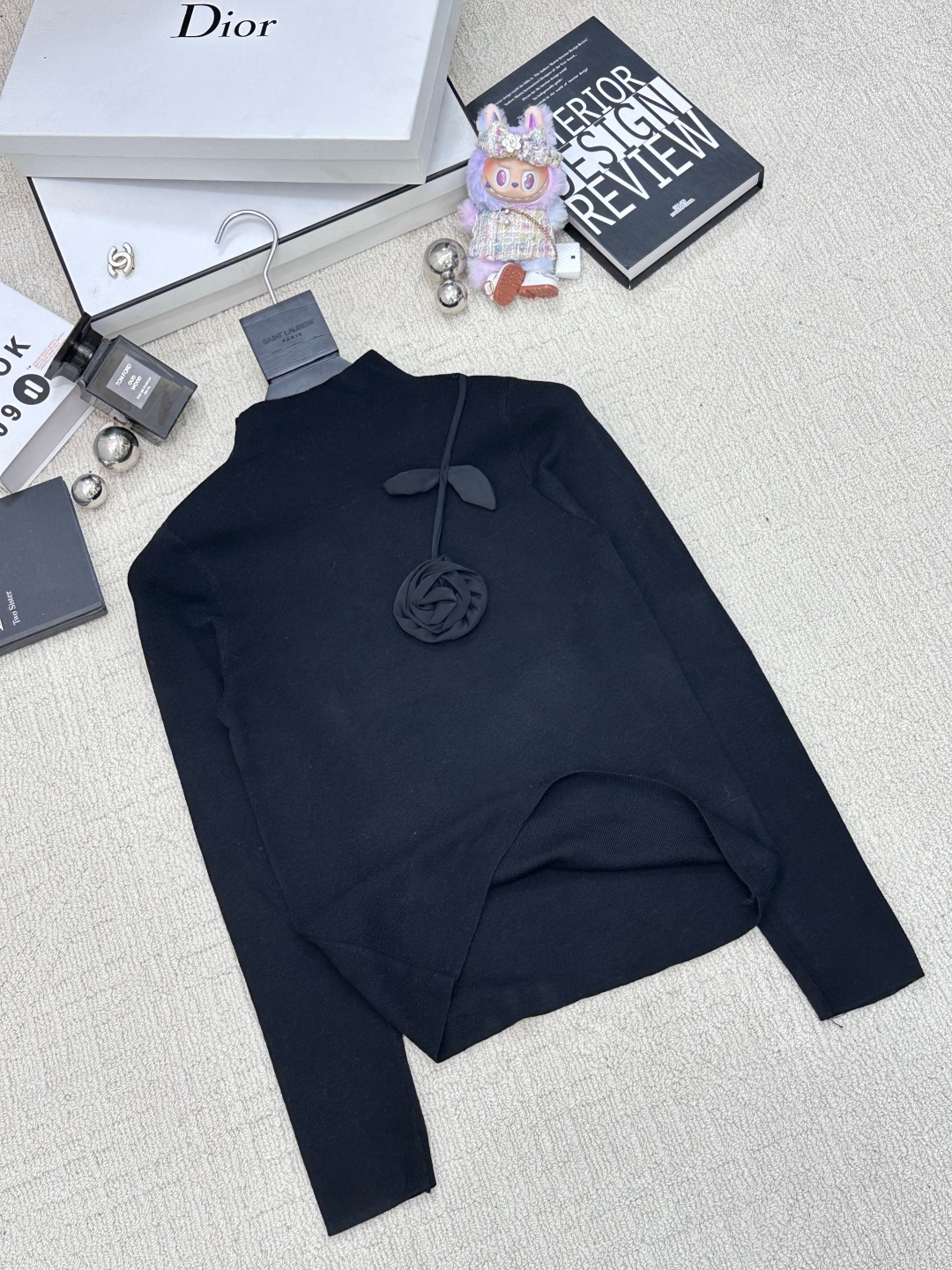 Valentino 𝟐𝟓秋冬新款 立体玫瑰花打底衫款 logo图案修饰点缀 系列款出货 上身高级氛围感🈵