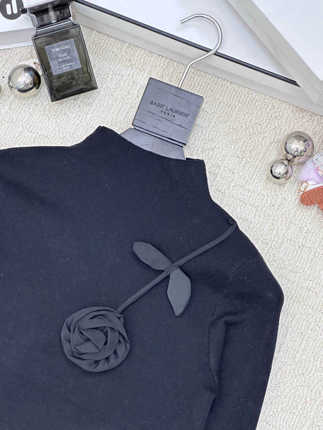 Valentino 𝟐𝟓秋冬新款 立体玫瑰花打底衫款 logo图案修饰点缀 系列款出货 上身高级氛围感🈵