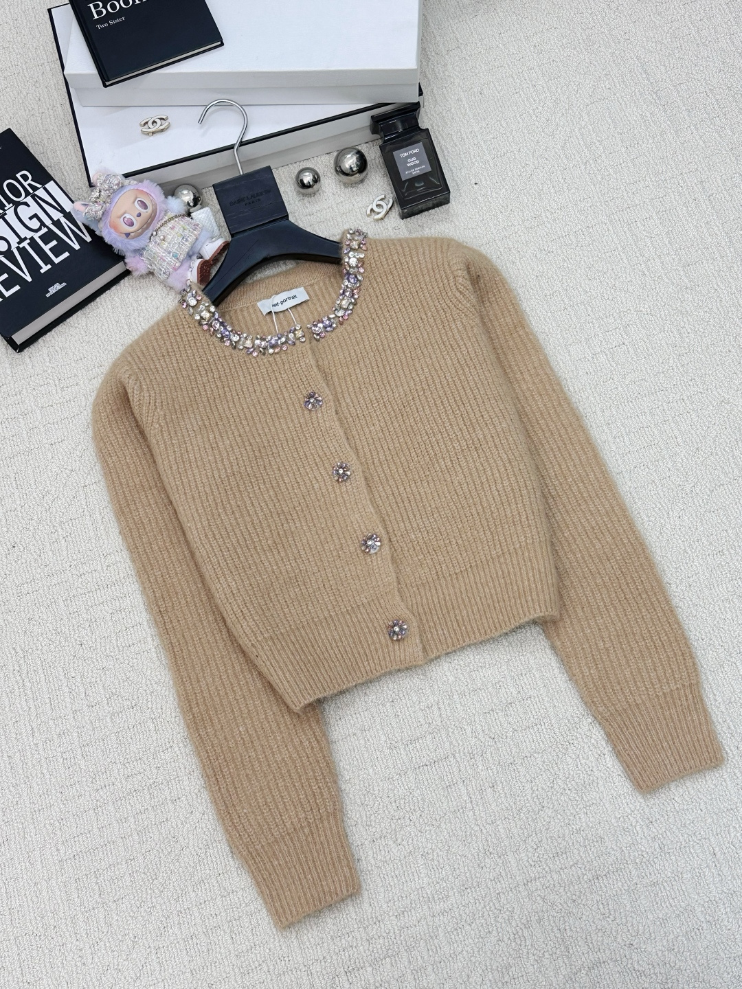 NO:576237,Self protrait autumn and winter new model, the same style as the official website, handmade colored diamond cardigan, logo pattern decoration, high-end atmosphere on the upper body, 3 color codes //,,alexander wang19860909Self protrait 秋冬新款 官网同款手工彩钻开衫款 logo图案修饰点缀 上身高级氛围感 3色碼 //,,alexander wang,Women's clothing