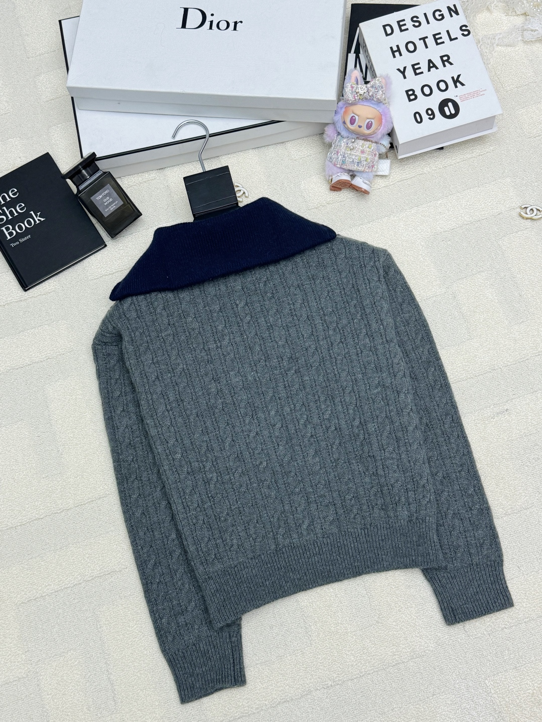 MIUMI* 25秋冬新款 翻领拉链套头长袖款 logo图案修饰点缀 系列款出货 🔥🔥 上身高级氛围感🈵