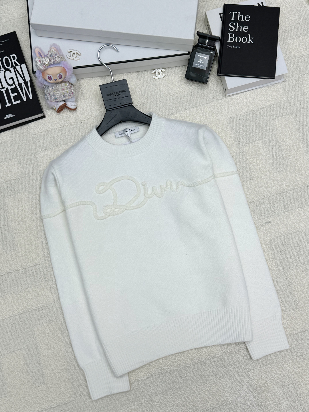 NO:649034,Dior 25 new autumn and winter style, three-dimensional logo knitted long-sleeved style, logo pattern decoration, upper body with high-end atmosphere, 2 color codes // P,,dior,alexander wang19860909Dior 25秋冬新款 立体logo针织长袖款 logo图案修饰点缀 上身高级氛围感 2色碼 // P,,dior,alexander wang,Women's clothing