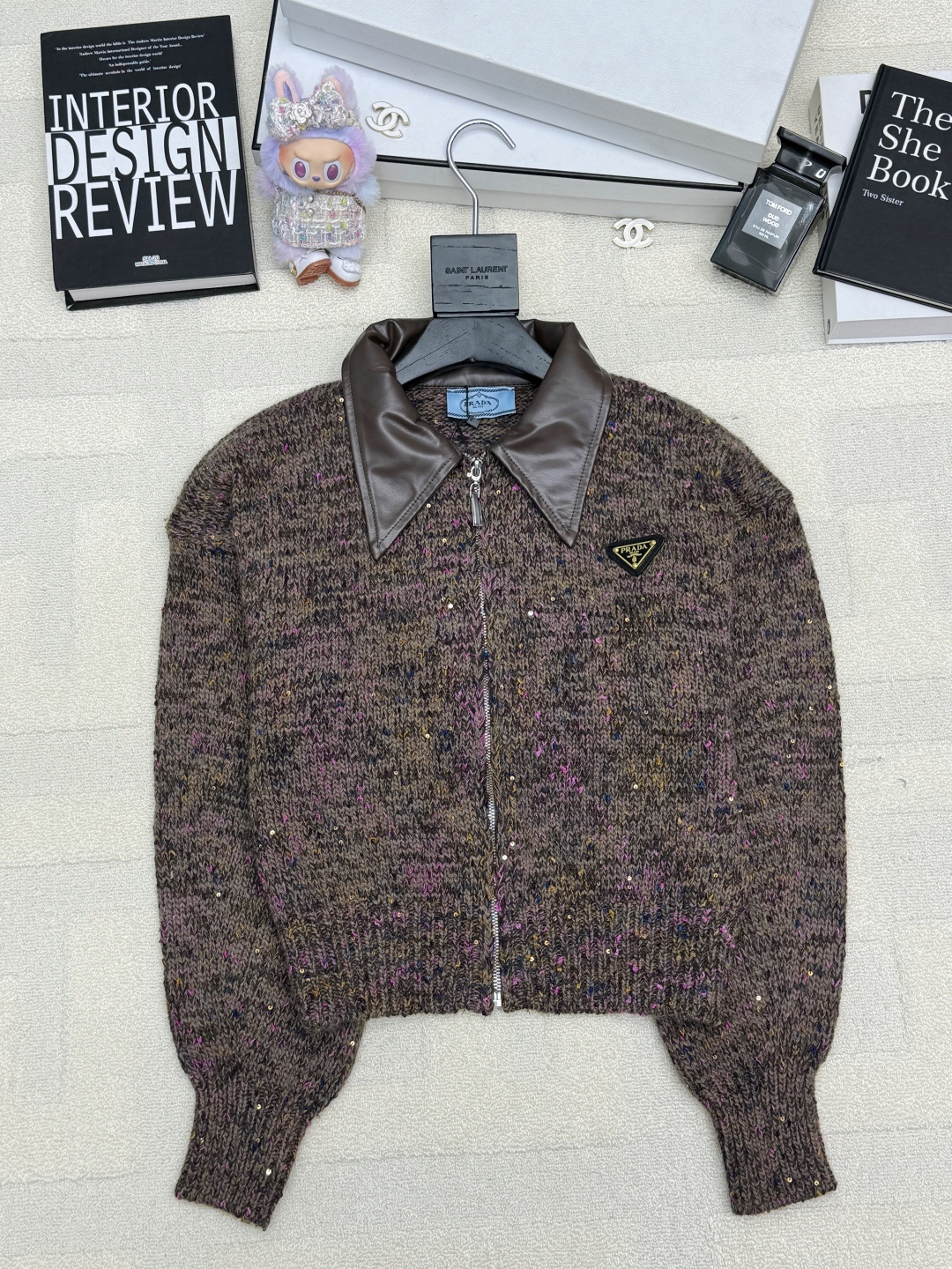 Prada 25秋冬新款 皮领拼接拉链开衫款 logo图案修饰点缀 上身高级氛围感🈵️🈵️ 2色𝟑碼 𝟑