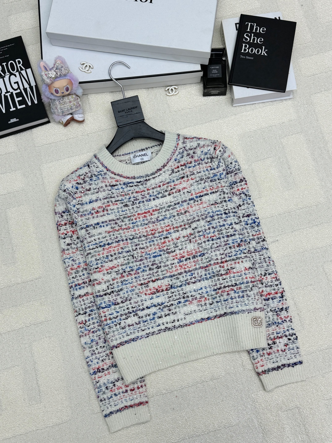 NO:649075,CHANEL 25 new autumn and winter style, sequined yarn long-sleeved model, logo pattern decoration, upper body with high-end atmosphere, 2 color codes //,,chanel,alexander wang19860909CHANEL 25秋冬新款 珠片彩纱长袖款 logo图案修饰点缀 上身高级氛围感 2色碼 //,,chanel,alexander wang,Women's clothing