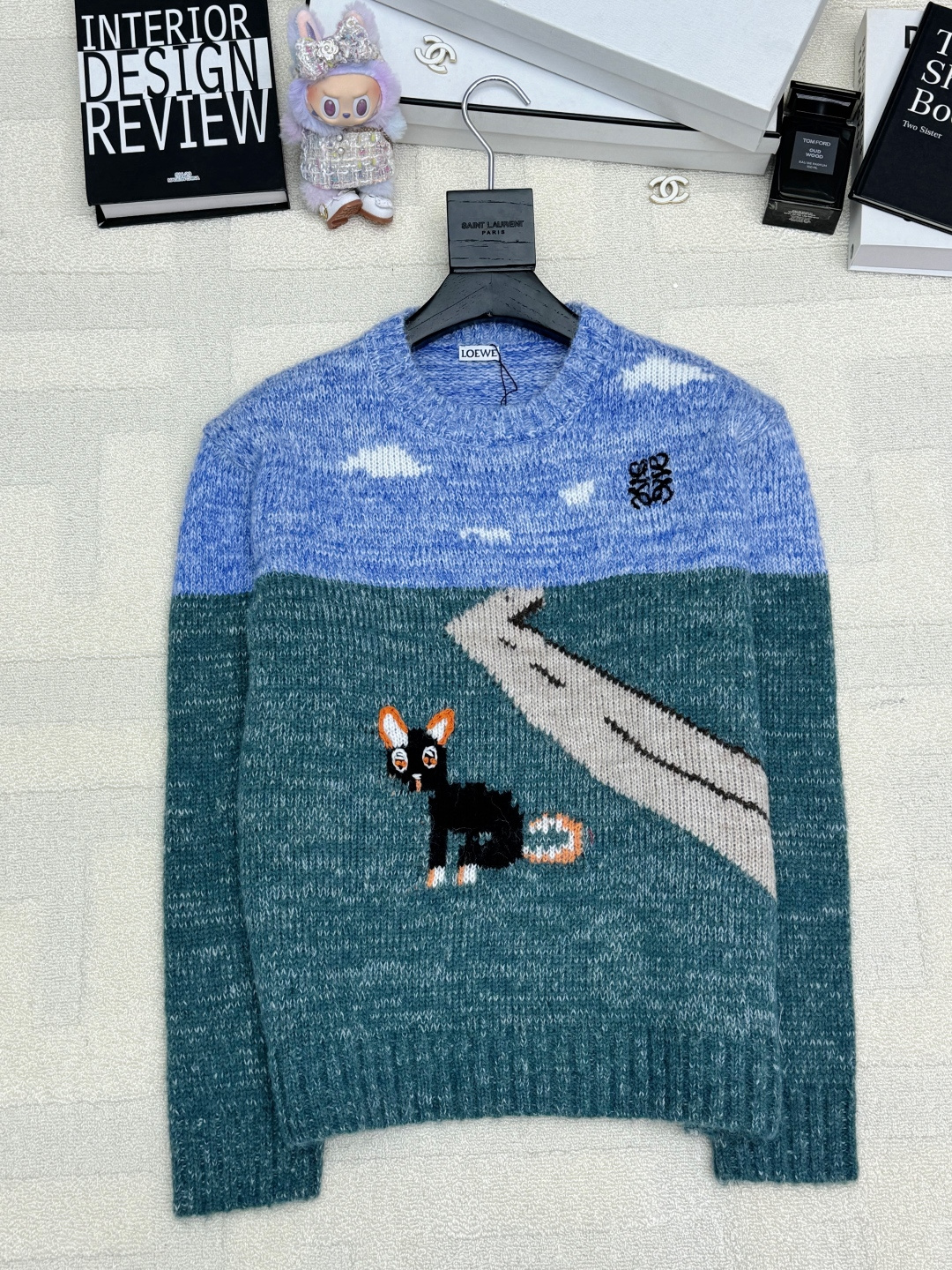 NO:656545,Loewe 25 new autumn and winter style, round neck knitted long-sleeved style, logo pattern decoration, series models shipped, upper body with high-end atmosphere, one color sml,,loewe,alexander wang19860909Loewe 25秋冬新款 圆领针织长袖款 logo图案修饰点缀 系列款出货 上身高级氛围感 一色sml,,loewe,alexander wang,Women's clothing