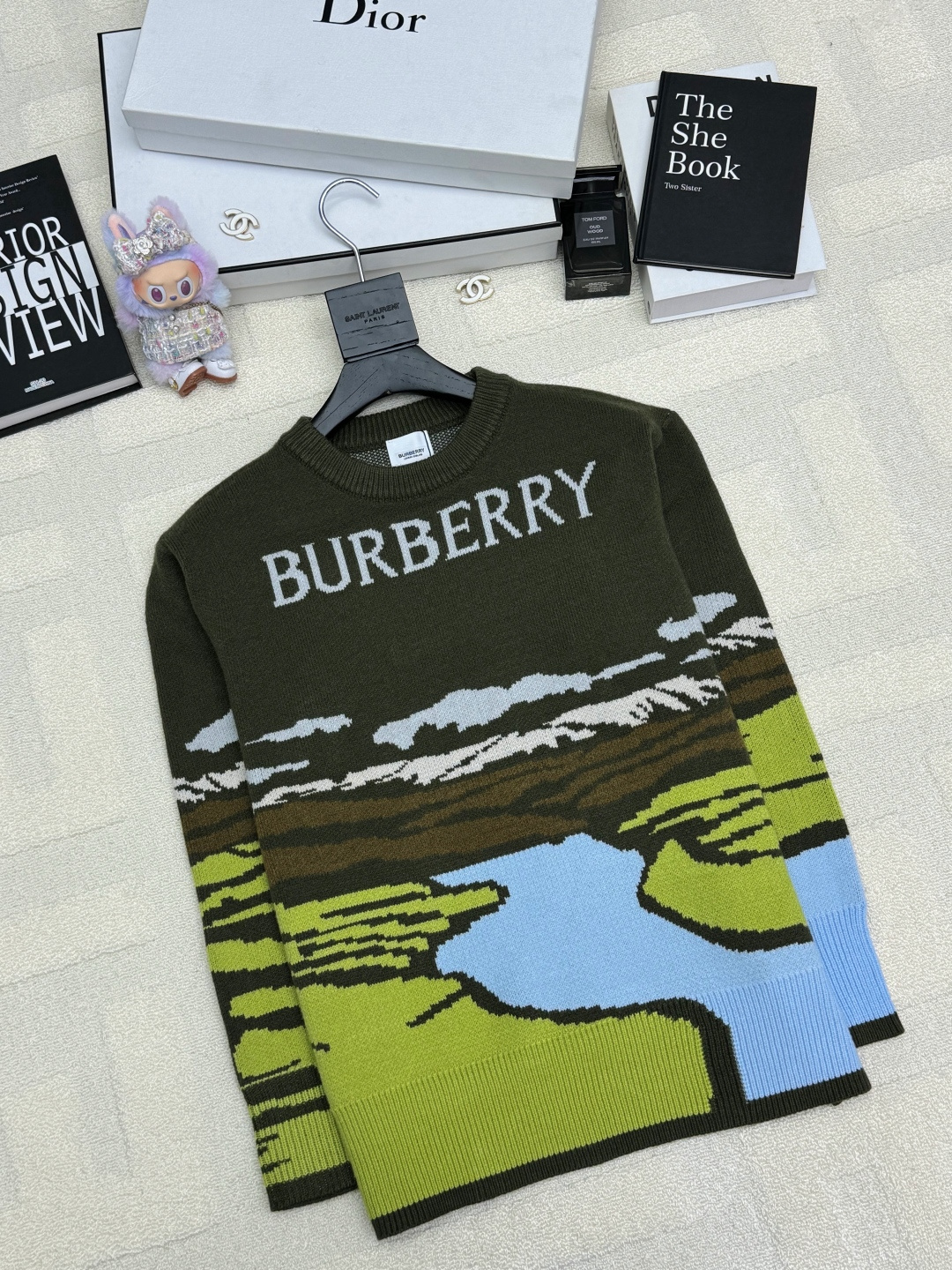NO:656536,Burbe*ry 25 new autumn and winter style landscape jacquard knitted long-sleeved style logo pattern decoration upper body high-end atmosphere code number sml,,burberry,alexander wang19860909Burbe*ry 25秋冬新款 风景提花针织长袖款 logo图案修饰点缀 上身高级氛围感 码数sml,,burberry,alexander wang,Women's clothing