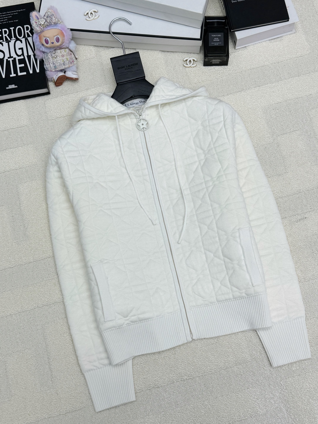 NO:656546,Dior 25 new autumn and winter style, five-pointed star embroidered zipper cardigan, logo pattern decoration, series models shipped, upper body with high-end atmosphere, two-color SML, dior, alexander wang19860909Dior 25秋冬新款 五角星刺绣拉链开衫款 logo图案修饰点缀 系列款出货 上身高级氛围感 两色SML,,dior,alexander wang,Women's clothing