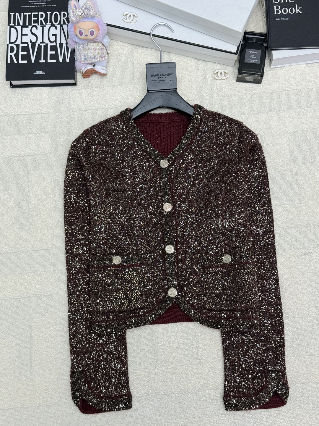 NO:656563,Maje 25 new autumn and winter heavy sequined cardigan model with logo pattern decoration and embellishment. Series models are shipped. The upper body is full of high-end atmosphere. Three colors SML,,alexander wang19860909Maje 25秋冬新款 重工珠片开衫款 logo图案修饰点缀 系列款出货 上身高级氛围感满满 三色SML,,alexander wang,Women's clothing