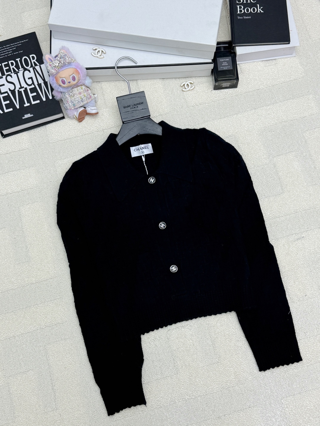 NO:656567,CHANEL 25 new autumn and winter style Polo collar high waist short knitted cardigan style Customized double C logo buttons upper body with high-end atmosphere Two-color SML,,chanel,alexander wang19860909CHANEL 25秋冬新款 Polo领高腰短款针织开衫款 定制双C logo纽扣 上身高级氛围感 两色SML,,chanel,alexander wang,Women's clothing