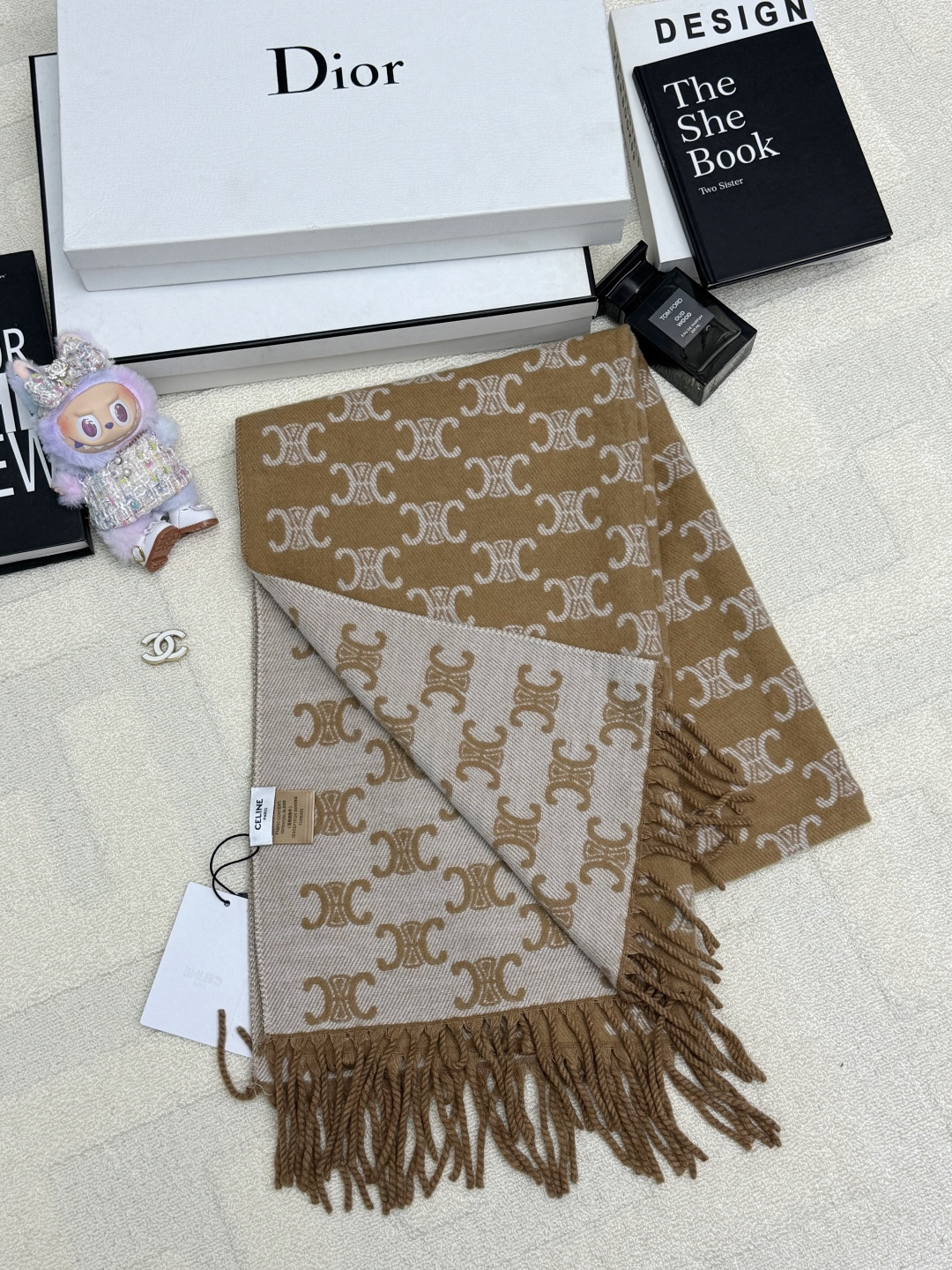 NO:656584,Celine 25 new autumn and winter style presbyopic double-sided scarf logo pattern decoration upper body high-end atmosphere three colors,,celine,alexander wang19860909Celine 25秋冬新款 老花双面围巾款 logo图案修饰点缀 上身高级氛围感 三色,,celine,alexander wang,Women's clothing