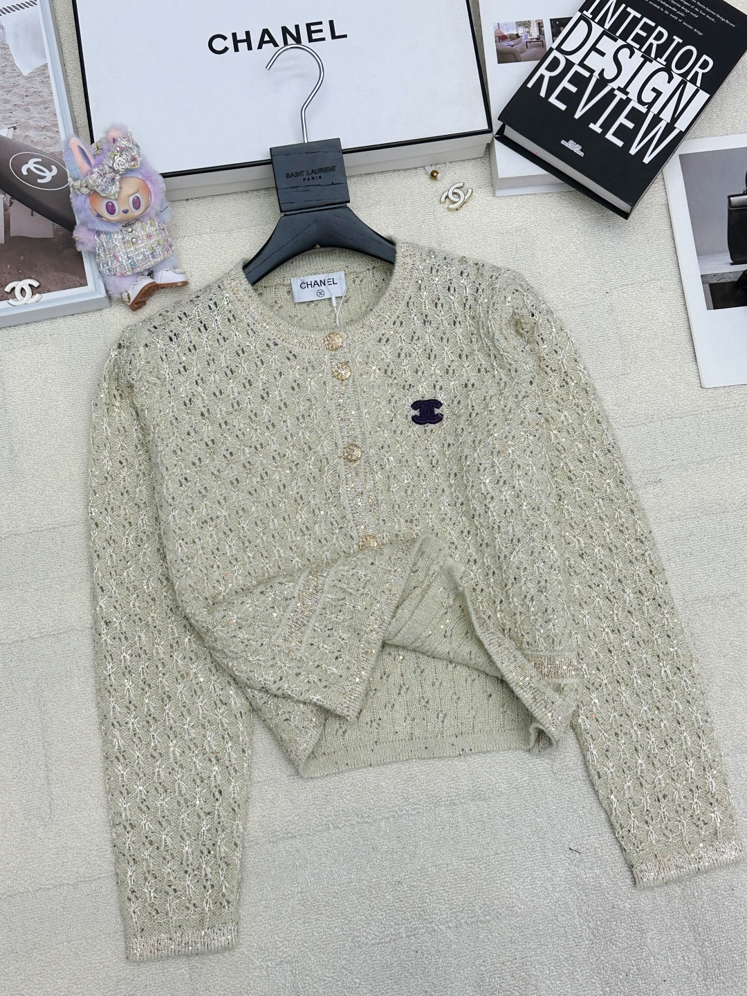 NO:717161,CHANEL 26 early spring new model, sequined hollow cardigan style, logo pattern decoration, upper body with high-end atmosphere, two-color SML,,chanel,19860909CHANEL 26早春新款 珠片镂空开衫款 logo图案修饰点缀 上身高级氛围感 两色SML,,chanel,,Women's clothing