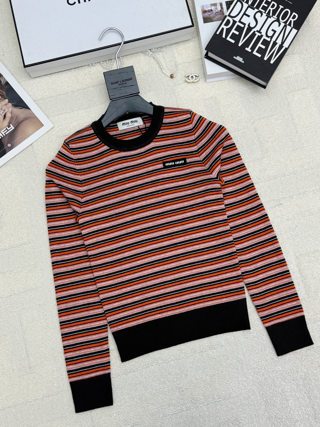 NO:716546,MIUMI* 26 early spring series new model striped knitted long-sleeved model logo pattern decoration upper body high-end atmosphere 1 color code //,,miumiu,19860909MIUMI* 26早春系列款 新款 条纹针织长袖款 logo图案修饰点缀 上身高级氛围感 1色碼 //,,miumiu,,Women's clothing