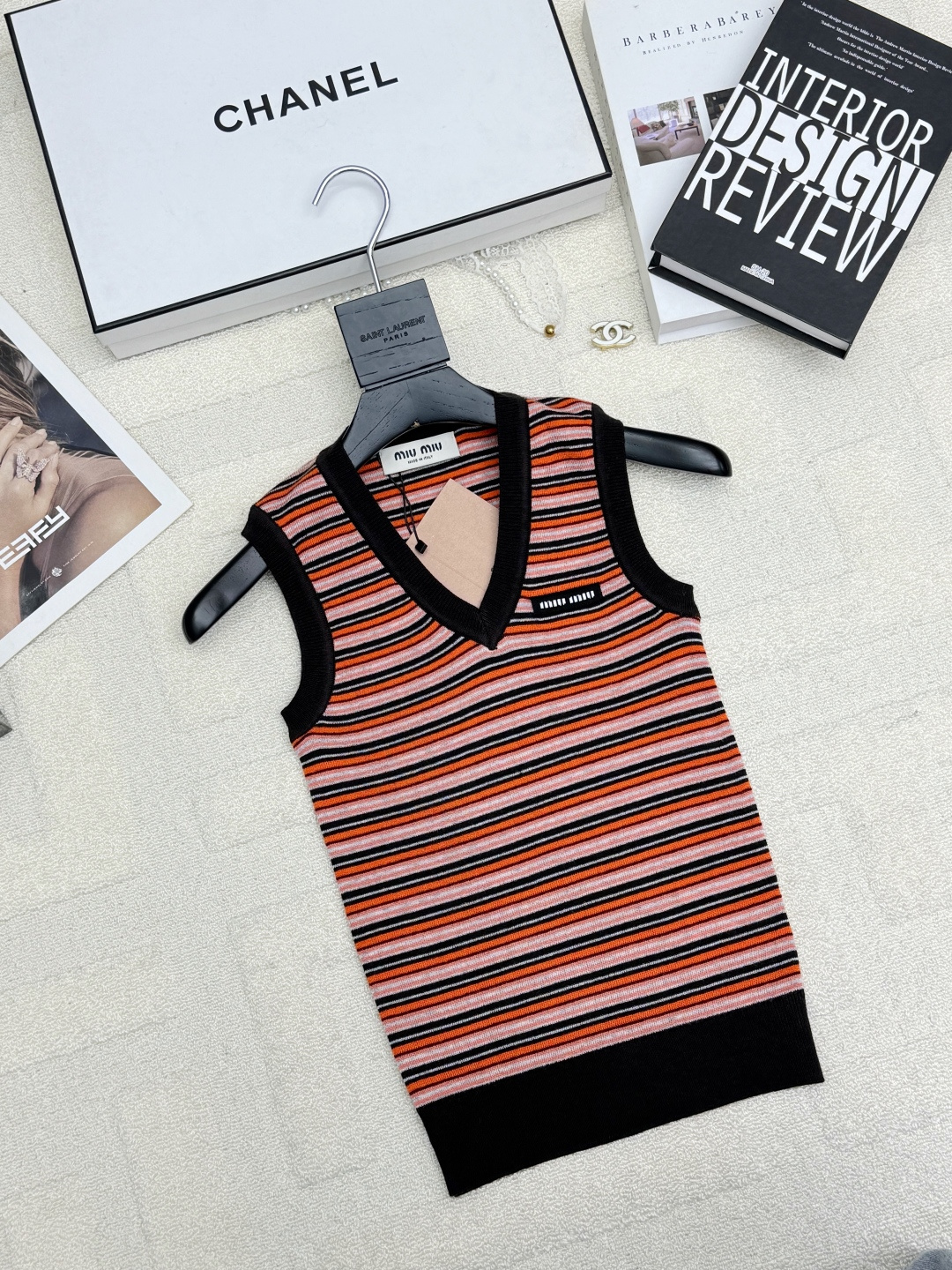 NO:716542,MIUMI* 26 Early Spring Series New Striped Knitted Vest Style Logo Pattern Decoration Upper Body High-end Atmosphere 1 Color Code //,,miumiu,19860909MIUMI* 26早春系列款 新款 条纹针织背心款 logo图案修饰点缀 上身高级氛围感 1色碼 //,,miumiu,,Women's clothing