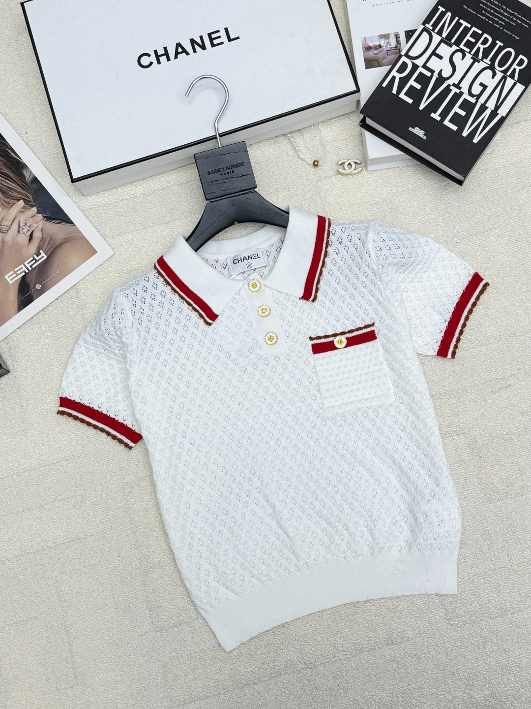 NO:717177,CHANEL 26 early spring new style polo collar hollow short-sleeved style logo pattern decoration upper body high-end atmosphere two-color SML, chanel, T-shirt,19860909CHANEL 26早春新款 polo 领镂空短袖款 logo图案修饰点缀 上身高级氛围感 两色SML,,chanel,T-shirt,,Women's clothing